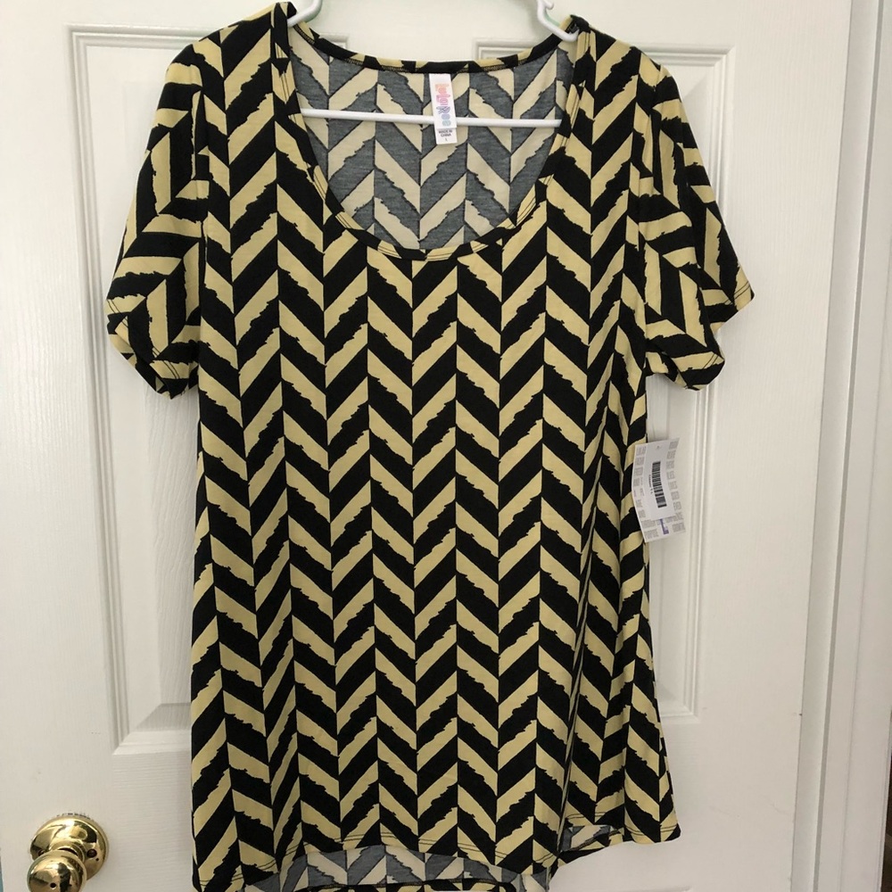 Black and cream large LuLaRoe Classic tee NWT